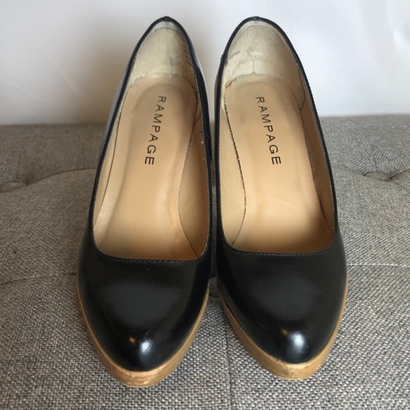 Black Pumps with Wood Look Heels - Picture 2 of 6